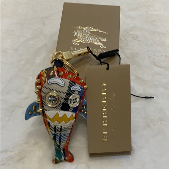 NWT LIMITED COLLECTORS SHARK KEYCHAIN - Picture 2 of 6